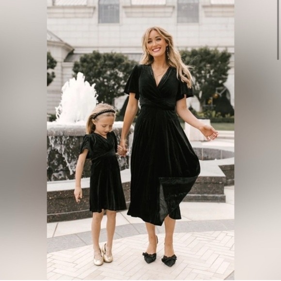 Ivy City Co Aria Velvet Dress - Picture 2 of 6